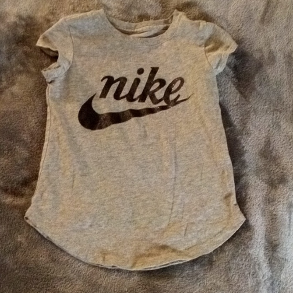 ADORABLE NIKE GIRLS 4T TEE
